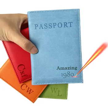 Безплатна персонализирана корица за паспорт с имената на Персонализирайте притежателите на паспорти от г-Н г-жа Подарък пътни корици за паспорти