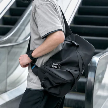 Мъжки модни черна чанта през рамо с частичен морски джоб с цип, по-голям капацитет, изработени по поръчка, Спортни и Ежедневни пътна чанта-прашка на рамото